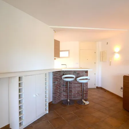 Medes Park I 4-5 Apartment
